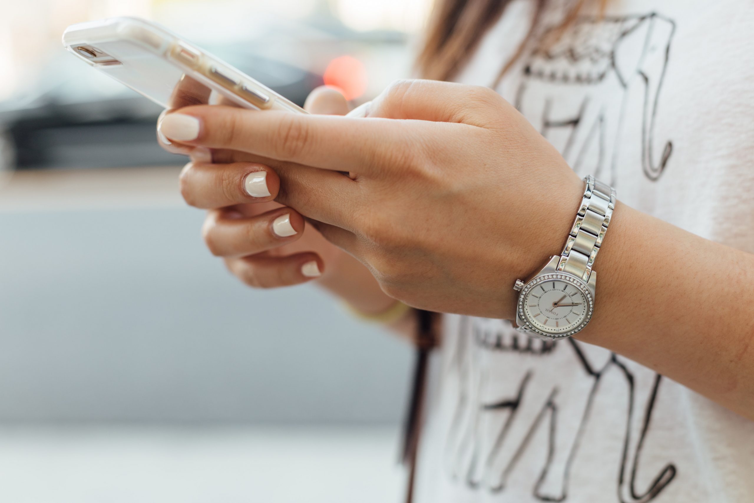 Choose the Best Smartphone for Your Preteen or Teenager Choose the Best Smartphone for Your Preteen or Teenager